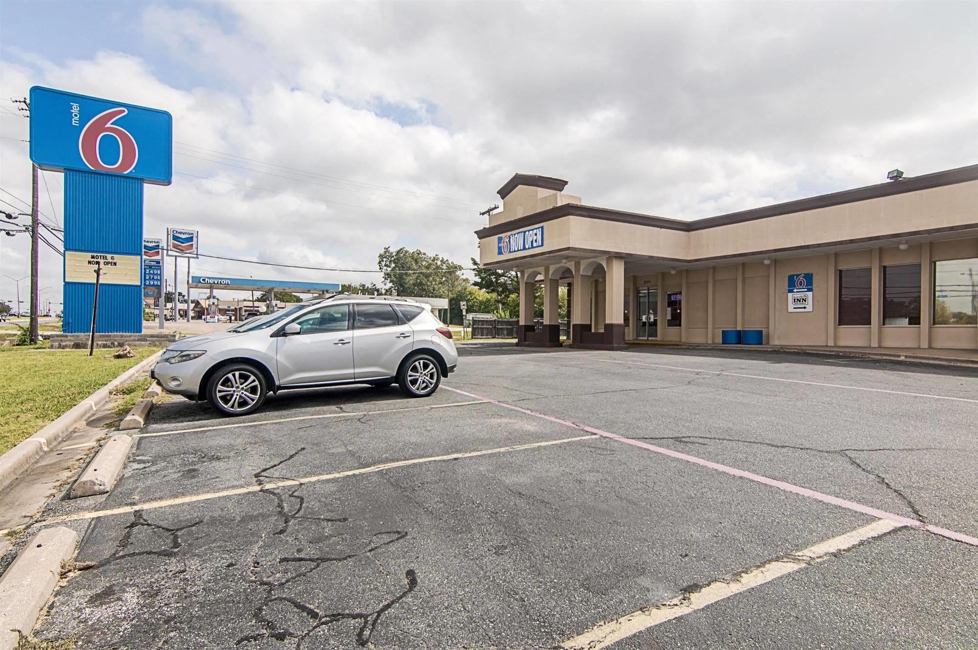 Motel 6 Sherman, Tx Bagian luar foto