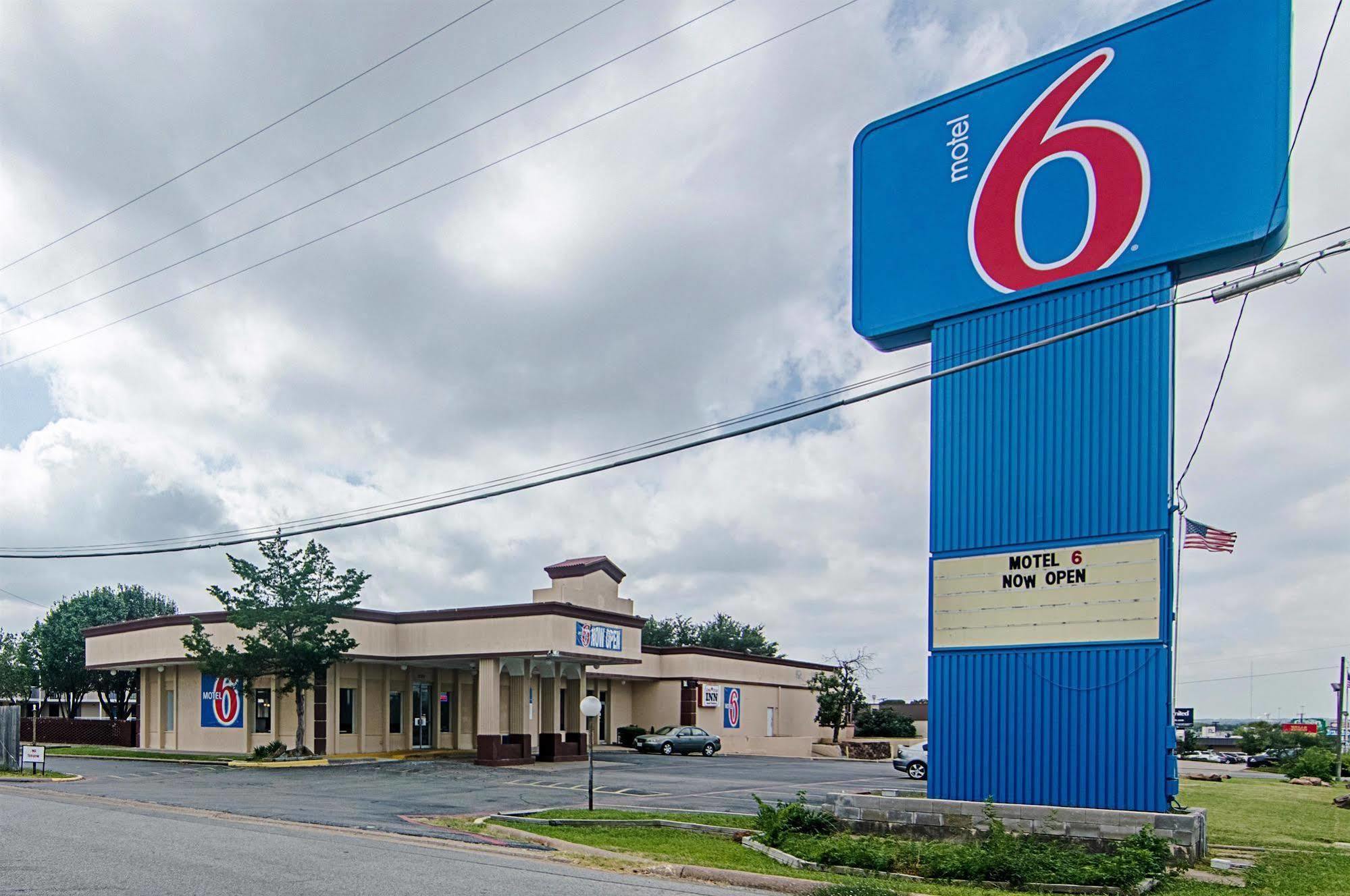 Motel 6 Sherman, Tx Bagian luar foto